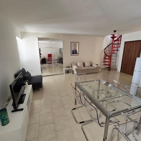 La Torretta Apartment Πεσκιέρα ντελ Γκάρντα Εξωτερικό φωτογραφία